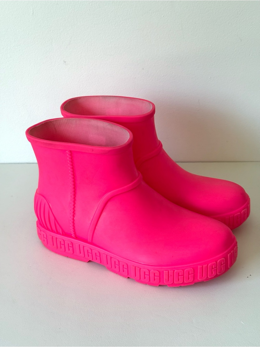 UGG Kids Drizlita Bright Neon Pink Rubber Rain Boots UGGPlush Removeable Lining